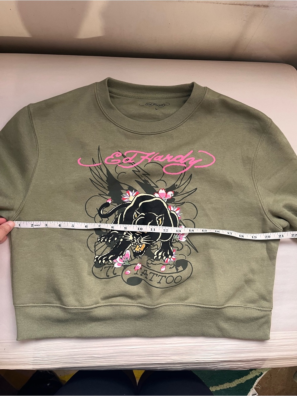 Ed Hardy Green Cropped Crewneck Sweatshirt with Pink Graphic Large - Picture 8 of 9
